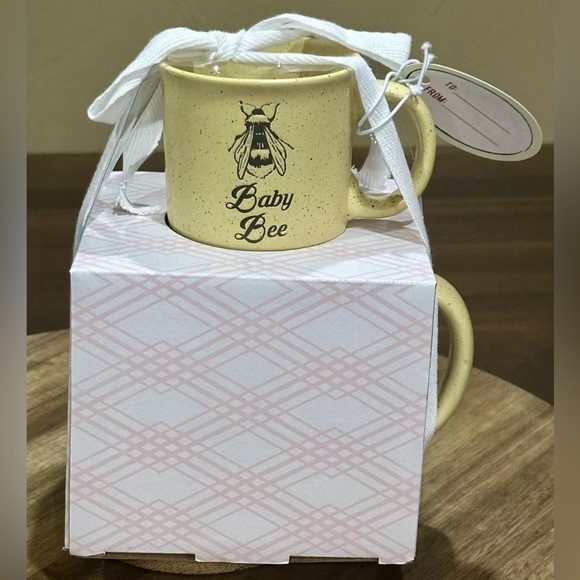 Mug set - Rosemary Lane Home Ceramic Queen Bee And Baby Bee Mug Set - Picture 4 of 7